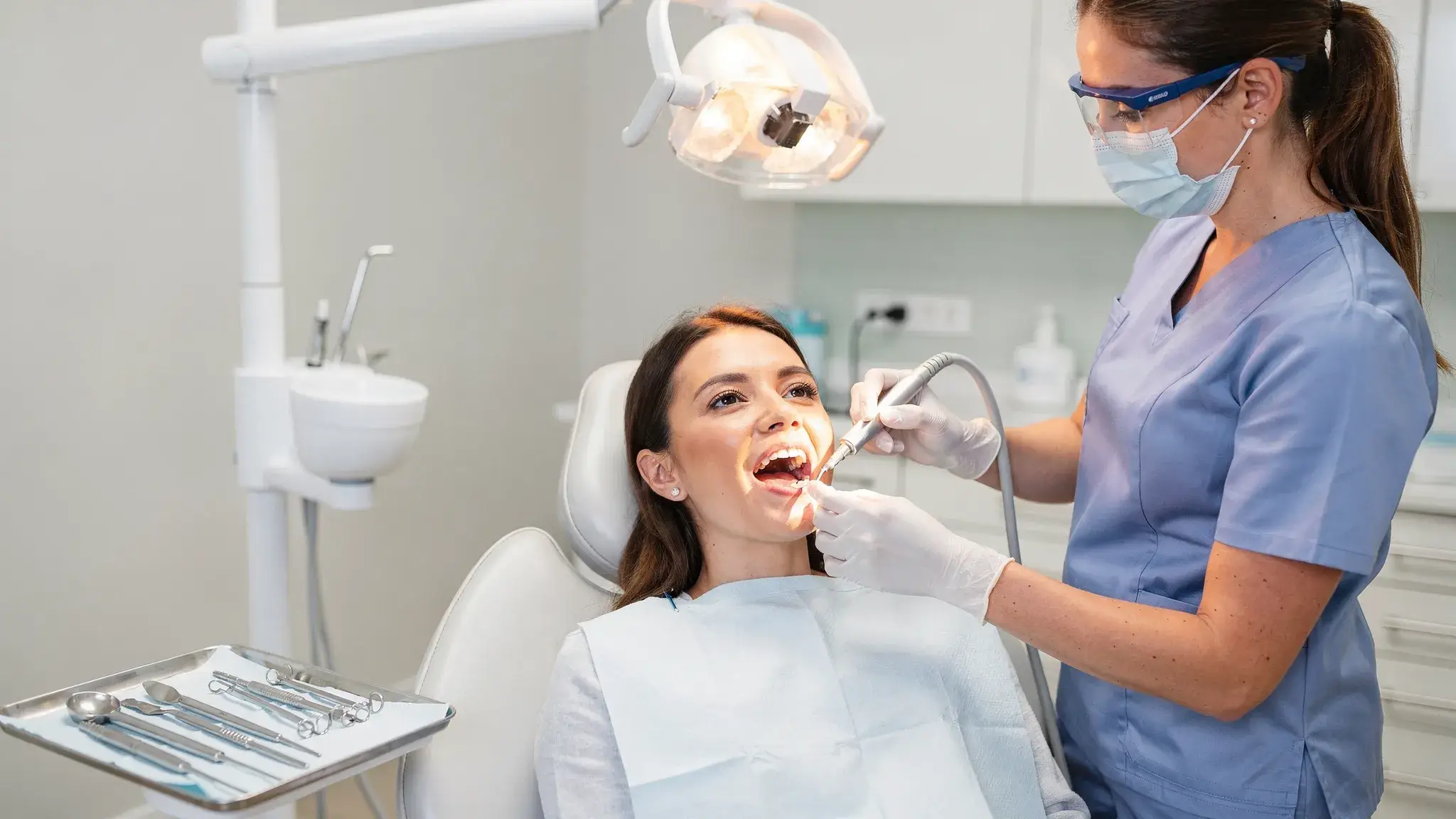 Does dental cleaning whiten teeth